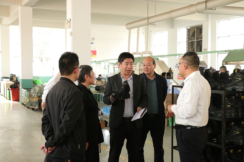 资讯|临沂市商务局党组成员、副局长庄金才一行莅临百华鞋业调研指导