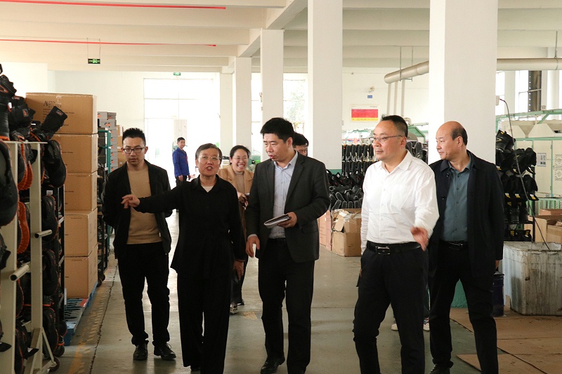 资讯|临沂市商务局党组成员、副局长庄金才一行莅临百华鞋业调研指导