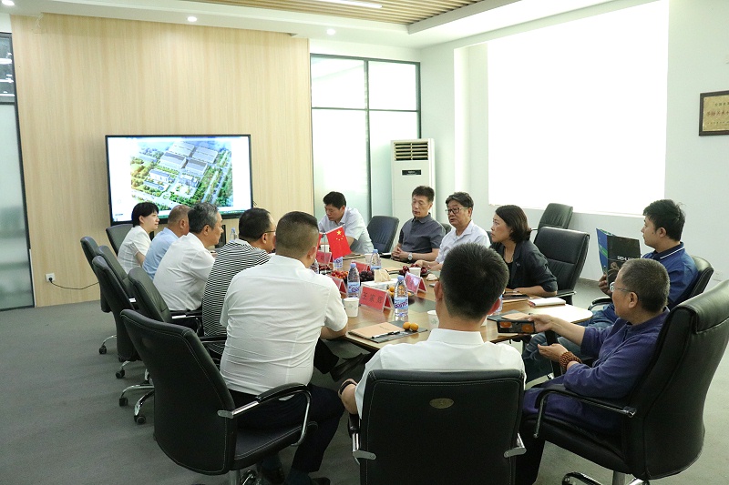 山东省贸促会党组成员、副会长刘晓江一行莅临百华鞋业调研指导