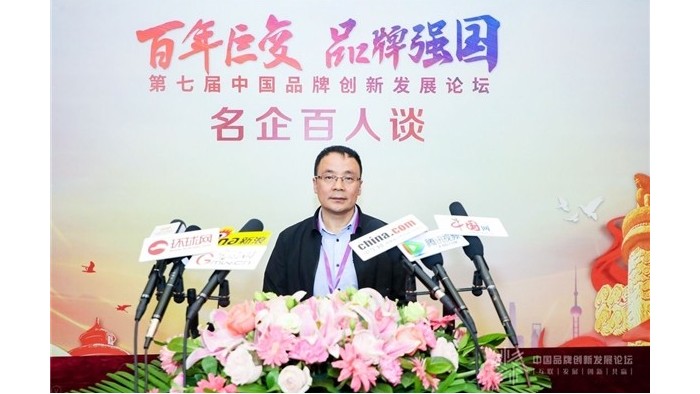 百华鞋业董事长牛兴华接受媒体采访